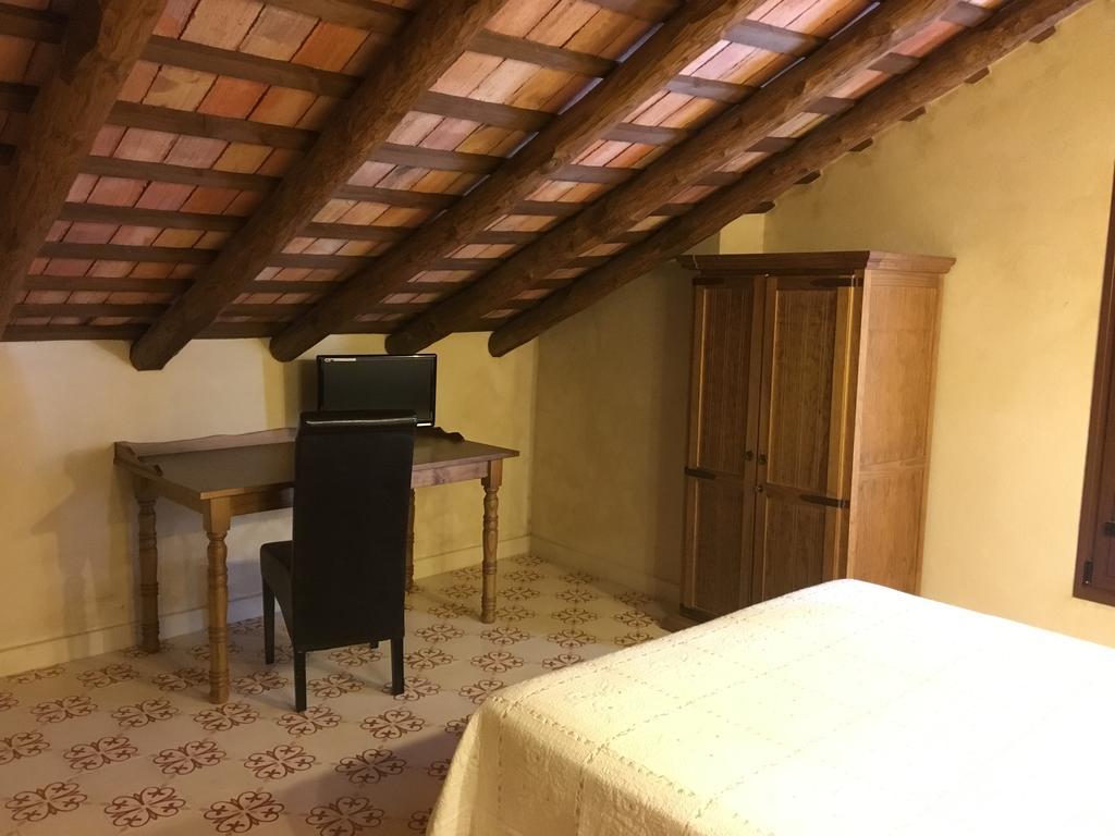 Casa Rural La Plazuela Country house *